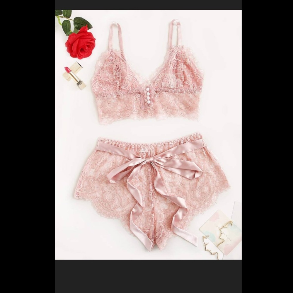 Scalloped Trim Floral Lace Lingerie Set